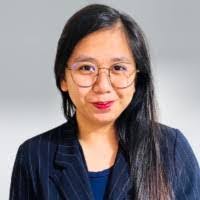 Karla Lovett's Instagram, Twitter & Facebook