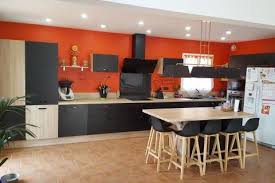 Amenagement De Cuisine Et Photos Des Cuisines Socoo C Cuisine Noire Et Bois Amenagement Cuisine Cuisine Grise Et Bois