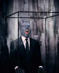 Focusing on the human form, his subjects included crucifixions. Francis Bacon Hommage 03 Markus Mollenberg Photographie
