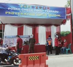 Saat ini pemerintah di indonesia tepatnya kementerian komunikasi dan informasi nah untuk kamu bagi yang ingin tetap dapat membuka situs yang diblokir, sebenarnya mudah sekali hanya dengan memakai aplikasi vpn. Penyekatan Arus Mudik Di Titik Batujaya Perbatasan Karawang Bekasi Mulai Dijaga Ketat Fokus Berita Nasional