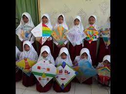 Mereka sudah memiliki beberapa cabang toko batik di kota untuk memasarkan batik karya mereka. 6000 Gambar Dekoratif Sd Kelas 3 Hd Terbaru Infobaru