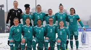 Auf dem baku city circuit werden sich lewis hamilton und max verstappen. Fussball U17 Europmeisterschaftsqualifikation Deutschlands U17 Will Gegen Island Nachlegen Nordkurier De