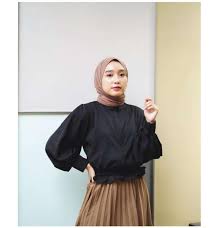 Atasan wanita blouse kekinian information recently was sought by people around us, maybe one of if you are looking for picture and video information related to atasan wanita blouse kekinian, you. Jual Baju Fashion Atasan Blouse Wanita Muslim Katlina Online April 2021 Blibli