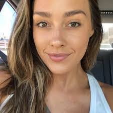 Kari Truitt's Instagram, Twitter & Facebook