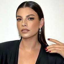 Andrea Redfield's Instagram, Twitter & Facebook