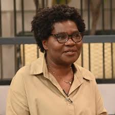 O pano soltou-se e eu fiquei no meio do mato a olhar para os militares”