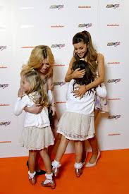 Sam & cat, the nickelodeon sitcom starring ariana grande, has been canceled after one season, the network confirmed on sunday (july 13). Jennette Mccurdy Ariana Grande Sophia Grace Brownlee Rosie Brownlee Ariana Grande Rosie Brownlee Photos Zimbio