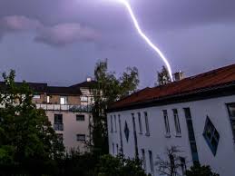 Hagel und orkanböen fegen über höchste warnstufe lila ausgerufen! Munchen Heftige Unwetter Sogar Katwarn Lost Aus Spektakulare Einsatz An Bahnhof Munchen