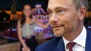 However, she hasn't revealed her exact date of birth yet. Christian Lindner Ganz Verliebt In Freundin Franca Und Alle Sollen Es Sehen Bunte De
