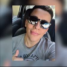 Chevrolet 400SS. Inspirada en su hermana Americana, la 454SS, la cual  tomaba ese nombre por su motor, la 400SS fue llamada así por la plataforma  de las pickups 88-98 (estadounidenses) y 92-98 (