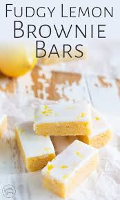 These Fudgy Lemon Brownie Bars Or Lemon Blondies Are Bright And Fresh Just Perfect For The End Of Summer They Are So Ea Lemon Brownies Fudgy Citrus Desserts