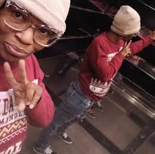 Peach Cobbler Cinnamon Rolls 🍑 The only thing I was missing was some  vanilla bean ice cream when I tell yall it was bussin omgggg! 1 can peaches  1 can cinnamon rolls