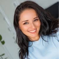 Jenny Bohn's Instagram, Twitter & Facebook