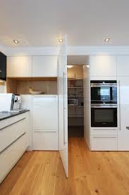 Begehbare Speis Versteckte Vorratskammerlosung Versteckt Hinter Einer Kuchenfront Kuchen Design Haus Kuchen Kuchen Planung