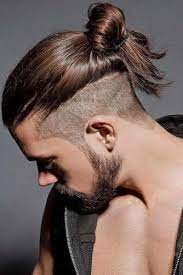 24 New Masculine Takes On Samurai Hair For Modern Warriors Photo Coiffure Homme Chignon Pour Homme Coiffure Homme