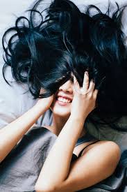Diskutiere schwarze haare braun färben? Schwarze Haare Stylen Und Farben Alle Tipps Glamour