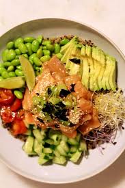 Wij Zijn Dol Op Poke Bowls En Maakten Eerder Al Dit Heerlijke En Simpele Recept Maar Verandering Van Zalm Avocado Koken Quinoa
