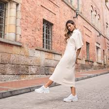 images?q=tbn:ANd9GcRHsWLWn-BG3rHR_00zieFJ340XPxwFY6YqZQ&usqp=CAU