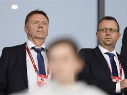 Současným předsedou je martin malík, ale jeho pozici významně poškodila korupční aféra kolem romana berbra. Malik O Post Predsedy Facr Znovu Usilovat Nebude Jedinym Kandidatem Je Zatim Stale Poborsky Fotbal Lidovky Cz