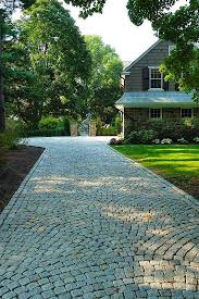 Granite Belgian Block Driveway Paving Design Belgian Block Design Driveway Granite Paving In 2020 Auffahrt Design Auffahrt Landschaftsbau Garten Pflaster