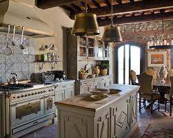 Beyond all the glitz and gold, this italian kitchen is well organized, offering large storage this classic kitchen design is hand made in italy. Italian Farmhouse Kitchen In Tuscany Italian Style Kitchens Tuscan Kitchen Italian Farmhouse Kitchen