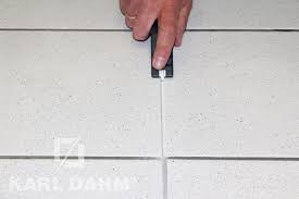 Fliesen haben die meisten in ihren eigenen vier wänden in räumen, in denen eine hohe luftfeuchtigkeit herrscht. Fugen Reinigen Mit Karl Dahm Professionelle Fugenreiniger