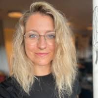 70+ perfiles de «Sellstrom»