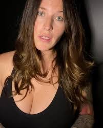 Alison Capra's Instagram, Twitter & Facebook