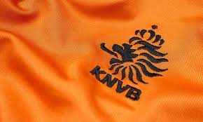 Supporte ton équipe préféré sans te ruiner, chez byfoot nous proposons une large gamme de maillots de foot à prix canon ! Matchs De Legende Espagne Pays Bas 2014 La Revanche Des Neerlandais Au Stade Les Dernieres Infos Sports En Live