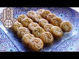 Makrout Au Four Aux Dattes Et Aux Amandes Youtube Recette Makrout Makrout Au Four Makrout