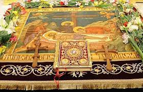 Află din articolul a1.ro, când se trece pe sub masa, la biserică,pe sub sfântul epitaf sau sfântul aer. Trecerea Pe Sub Masa In Vinerea Mare Crestinortodox Ro