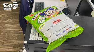 Dec 04, 2018 · 鬧出家變的乖乖近年聯名行銷策略成功，工程師界還流傳：「乖乖是it業必備品」。前年台南大地震，台積電南科廠受損，後來台積電就和乖乖訂購5,000包印著「機台乖乖不出包」的綠色限定包，廣受台積電員工好評，網路上還喊出1包500元的天價。 æ²' ä¹–ä¹– é›»è…¦å°±ç½·å·¥ å°ç£é›»è…¦ä¿è­·ç¥žç´…åˆ°åœ‹å¤–çœ‹æ˜Ÿç›¸è€å¸«æ› ä¹–ä¹– ç¥•å¯† å¥åº·2 0