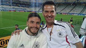 Er war am sonntag leblos aufgefunden worden. Ehrenamt Strukturell Projekte Programme Dfb Deutscher Fussball Bund E V