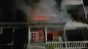 เกิดเหตุไฟไหม้ตลาดบ้านแพ้ว อายุกว่า 100 ปี จ. Wvg97ml724 06m