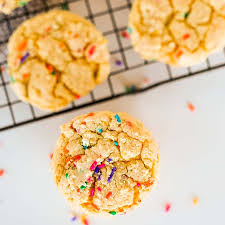 Everything warm and wonderful about the fall baking season in 2 perfect little using a hand mixer (or whisk by hand) beat for 2 minutes, scraping down the sides halfway through, until batter is light and thoroughly combined. Yellow Cake Mix Cookies Only 4 Ingredients For Amazing Cookies