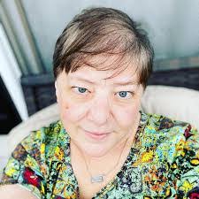 Deisi Rosas's Instagram, Twitter & Facebook