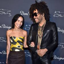 The daughter of lisa bonet and lenny kravitz, zoe kravitz make news in her own right, whether it's in pictures of her latest casual. Zoe Kravitz Reveals How Dad Lenny Kravitz S Wedding Speech Went E Online