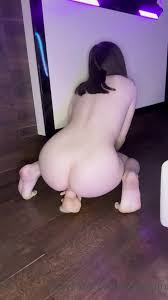 Miaxmln fucks her ass & pussy with dildo