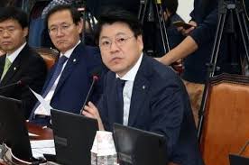 야권 유력 대선주자인 윤석열 전 검찰총장과 관련한 'x파일'이 있다는 주장이 제기된 가운데 김재원 국민의힘 최고위원은 x파일 출처에 의구심을. P139trnsgqhjum