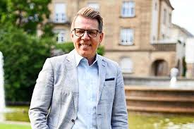 Découvrez tout ce que axel kahn (axelkahn) a découvert sur pinterest, la plus grande collection d'idées au monde. Axel Kahn Der Bruder Von Oliver Kahn Will Ksc Prasident Werden 2 Bundesliga Badische Zeitung