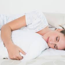 Wer liegt im geträumten bett? Ruckenschmerzen Und Hexenschuss Hilfreiche Schlafpositionen Bildderfrau De