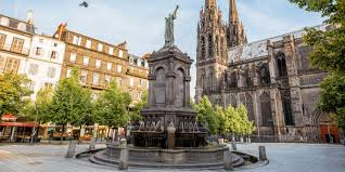 The airport offers flights within france. Balade Dans Clermont Ferrand Oui Sncf