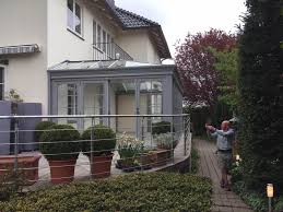 Ein gartenpavillon wertet nicht nur den garten auf, sondern bietet beim gartenfest bietet dieser gartenpavillon an seiner außenseite eine zweckmäßige und schöne ablage für getränke und gläser. Pavillons 1