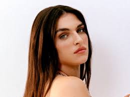 Mae Muller Interview