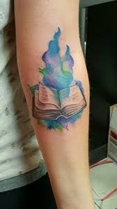 Watercolor tattoos that use contrast between dark and light are very appealing. Tatto Wallpapers Tattoo Designs Books