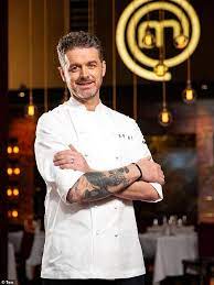 May 25, 2021 · jock zonfrillo helps eric from having a meltdown in the kitchen. Innerhalb Masterchef Richter Jock Zonfrillo Tragischen Leben Aktuelle Boulevard Nachrichten Und Fotogalerien Zu Stars Sternchen