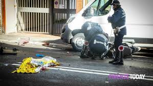 Traffico in tilt in piazza firenze a milano nella mattinata di lunedì 26 ottobre a causa di un incidente stradale. Incidente Mortale Via Reginaldo Giuliani Video Foto