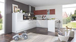 Dabei betonen die hochglänzenden flächen den modernen touch der küchen dieser nolte serie. Nolte Kuchen Kuche Magnolia Weiss Arbeitsplatte Ikea Kuchenfront Rot