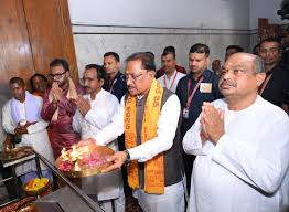 नीलाचल निवासाय नित्याय परमात्मने। बलभद्र सुभद्राभ्यां जगन्नाथाय ते नमः॥ आज  राजधानी रायपुर के गायत्री नगर स्थित श्री जगन्नाथ मंदिर में ...