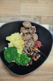 Les Kotbullar A La Suedoise Un An Pour Faire Son Cooking Out Recettes De Cuisine Boulette De Viande Cuisine Suedoise